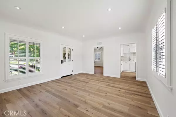 Burbank, CA 91506,731 N Beachwood DR