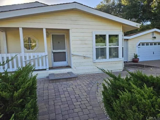 8975 Lawrence Welk DR 7, Escondido, CA 92026