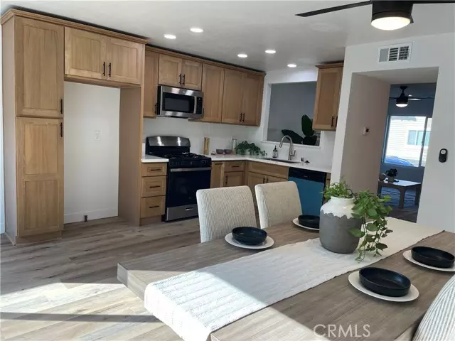 Orange, CA 92868,700 W Walnut AVE 58