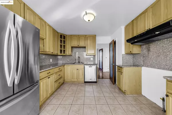 San Francisco, CA 94116,2470 43Rd Ave