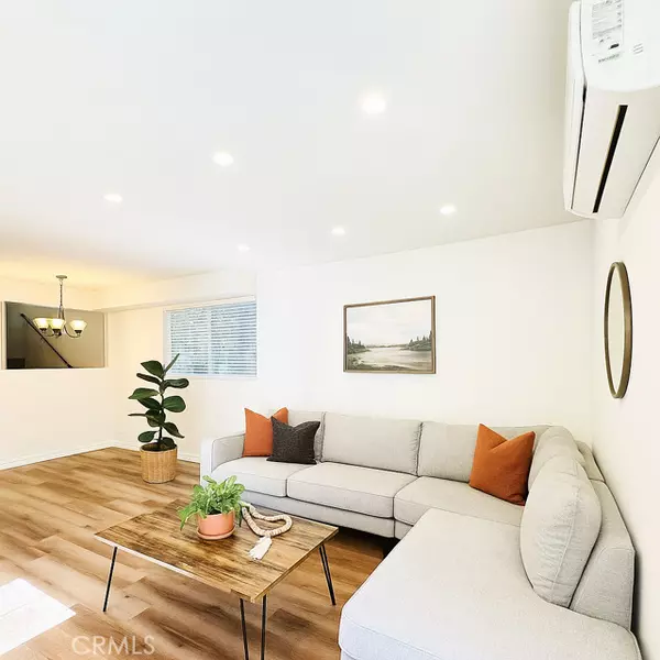 Woodland Hills, CA 91364,22849 Macfarlane