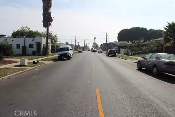 Los Angeles, CA 90047,9812 S Denker