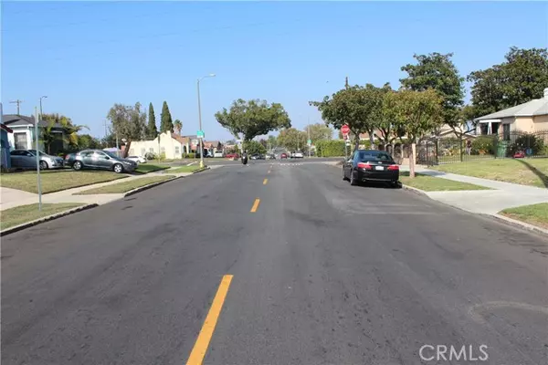 Los Angeles, CA 90047,9812 S Denker