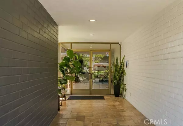 Beverly Hills, CA 90210,419 N Oakhurst DR 102