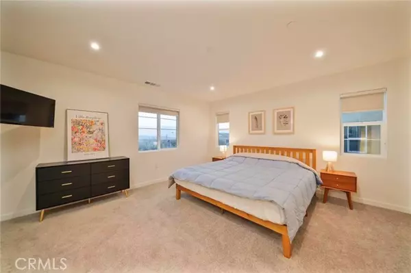 Fontana, CA 92336,16065 Jaegar LN