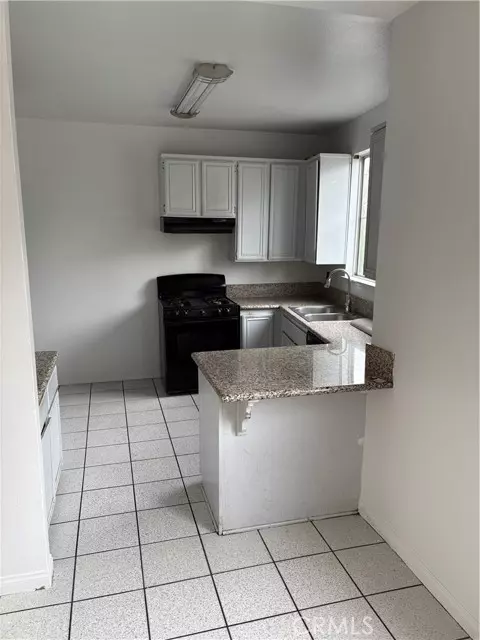 Sylmar, CA 91342,13901 Olive View LN 25