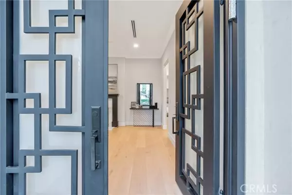 Tarzana, CA 91356,19148 Oxnard ST