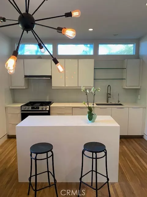 Los Angeles, CA 90039,2343 Ewing ST