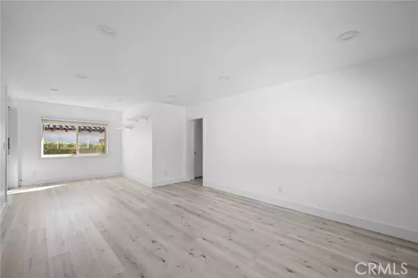 West Hollywood, CA 90046,7969 Norton AVE 15