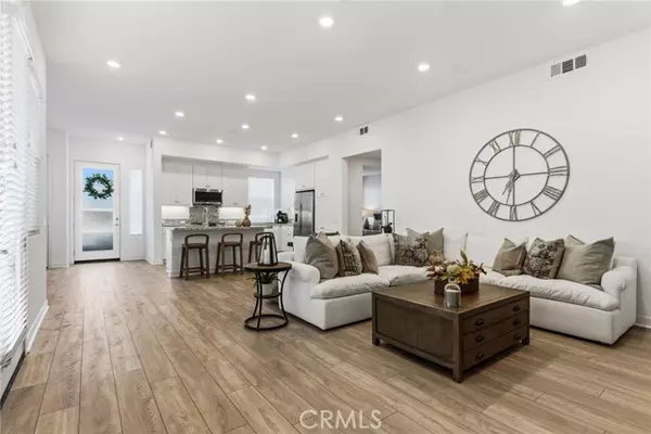 Valencia, CA 91381,27410 N Merlin PL 101