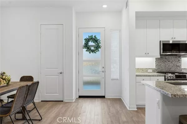 Valencia, CA 91381,27410 N Merlin PL 101