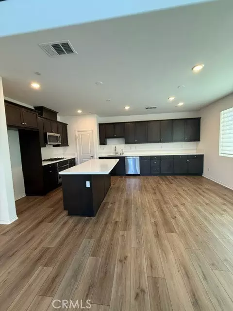 Chino, CA 91708,8765 Roving