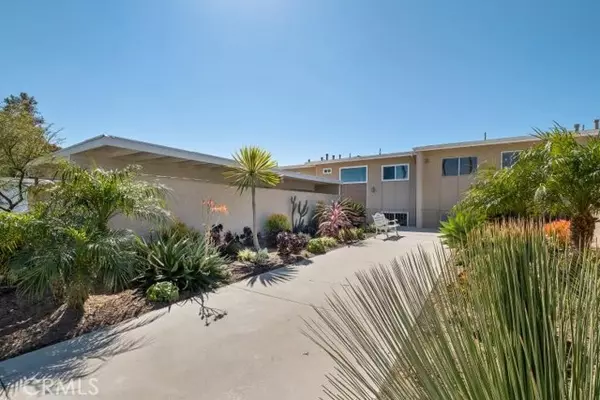 745 Domingo 4, Newport Beach, CA 92660