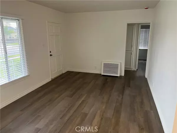 South Gate, CA 90280,10341 Karmont