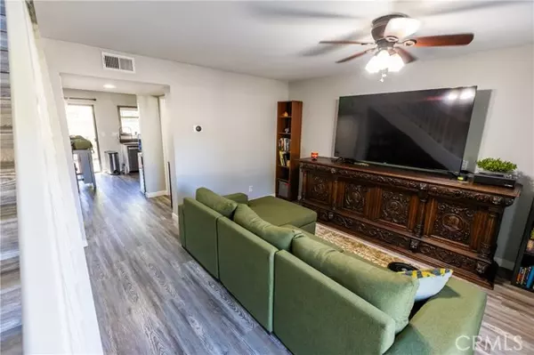 Orange, CA 92869,285 #7 N Singingwood