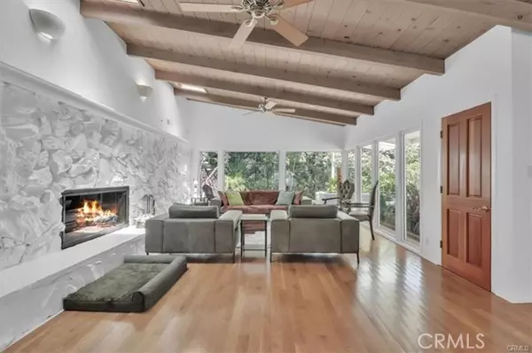 Beverly Hills, CA 90210,9466 Hidden Valley PL