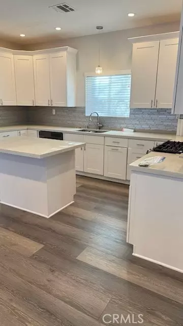 Woodland Hills, CA 91367,21336 Providencia