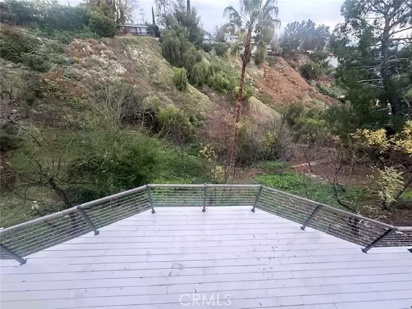 Woodland Hills, CA 91364,5128 Llano