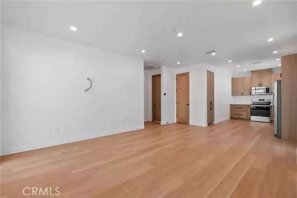 Canoga Park, CA 91303,21826 Cohasset