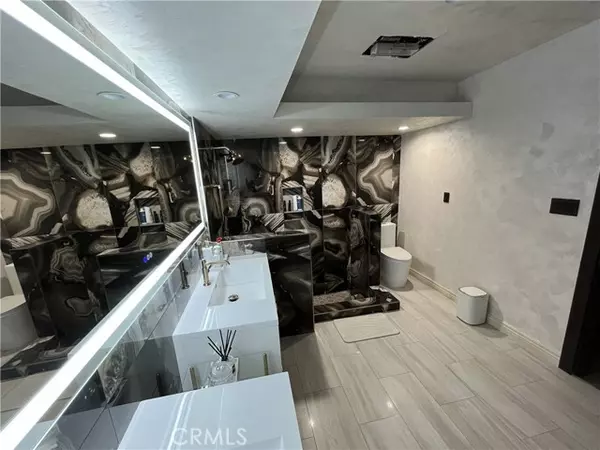 North Hollywood, CA 91605,7705 Ben AVE