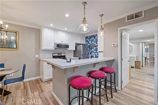 Valencia, CA 91355,23515 Lyons 225