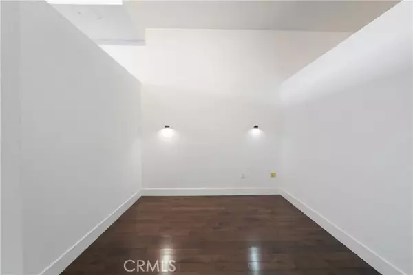 Long Beach, CA 90802,433 Pine AVE 300