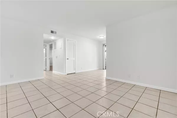 Van Nuys, CA 91401,5915 Woodman AVE 103