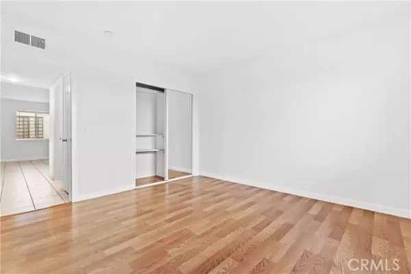 Van Nuys, CA 91401,5915 Woodman AVE 103