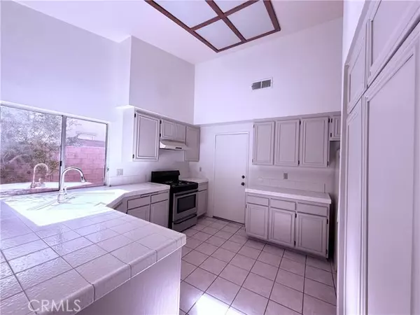 Palmdale, CA 93551,39330 Gainsborough