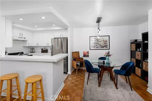 Van Nuys, CA 91406,7135 Firmament 25