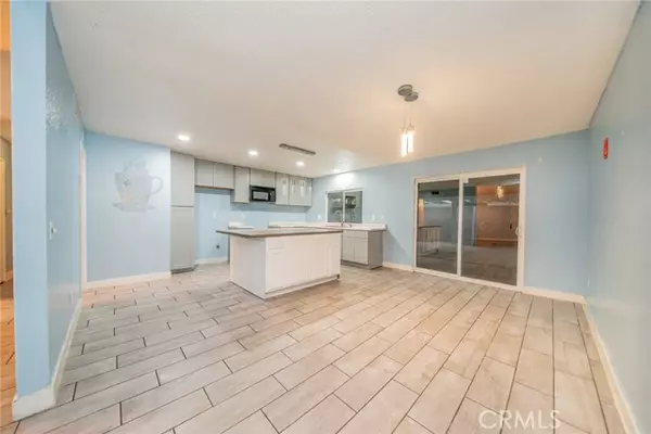 Rialto, CA 92376,261 N Vine