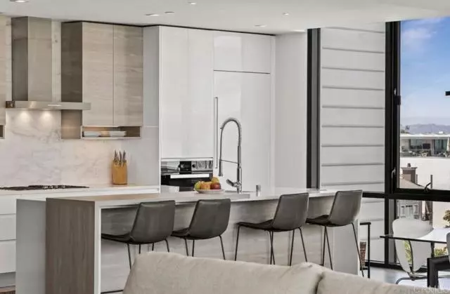 San Diego, CA 92103,2604 Fifth Ave. 701