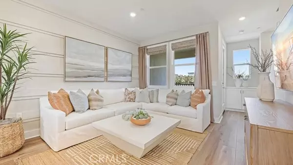 Anaheim, CA 92805,1720 E Park ST 11