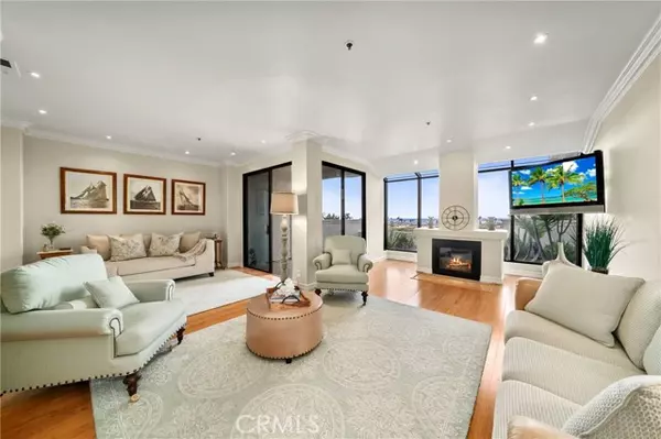 Newport Beach, CA 92663,200 Paris LN 111