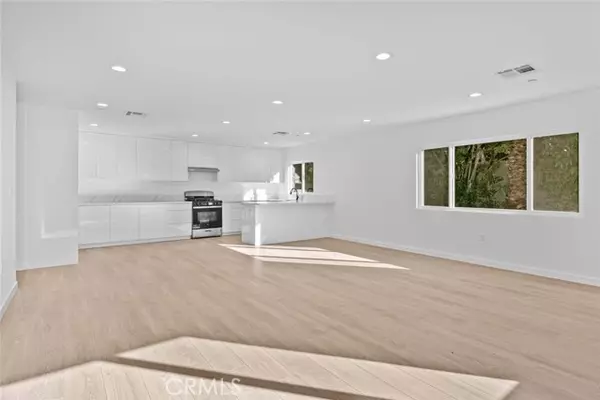 Van Nuys, CA 91405,6842 Cedros AVE