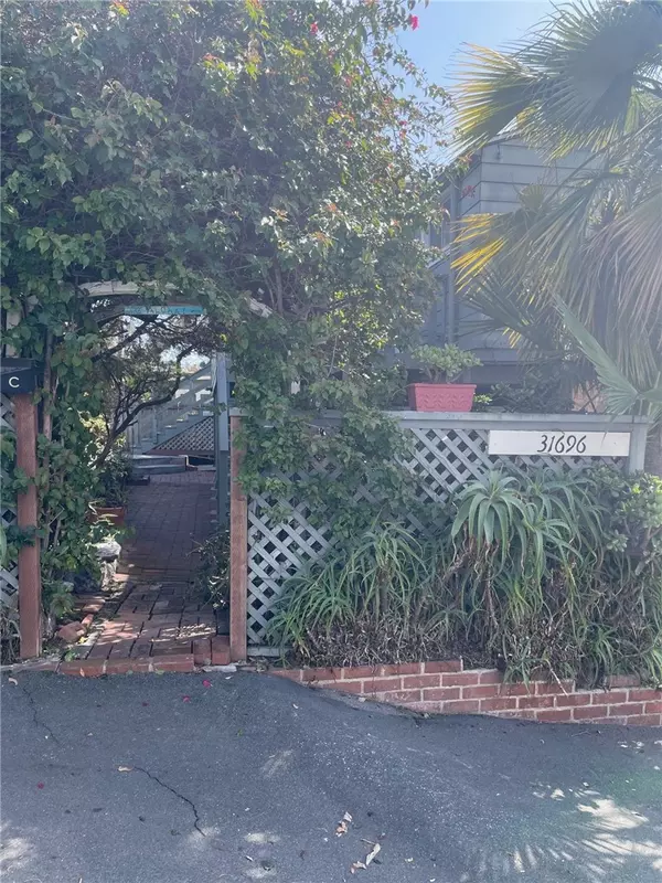 Laguna Beach, CA 92651,31696 Third C