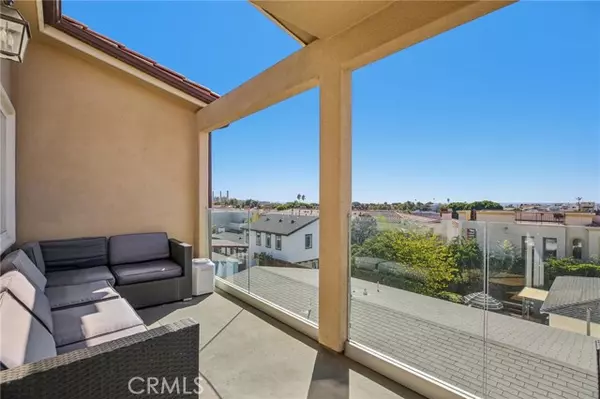 Hermosa Beach, CA 90254,656 7th ST