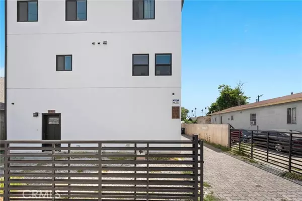 Los Angeles, CA 90037,532 W Vernon AVE