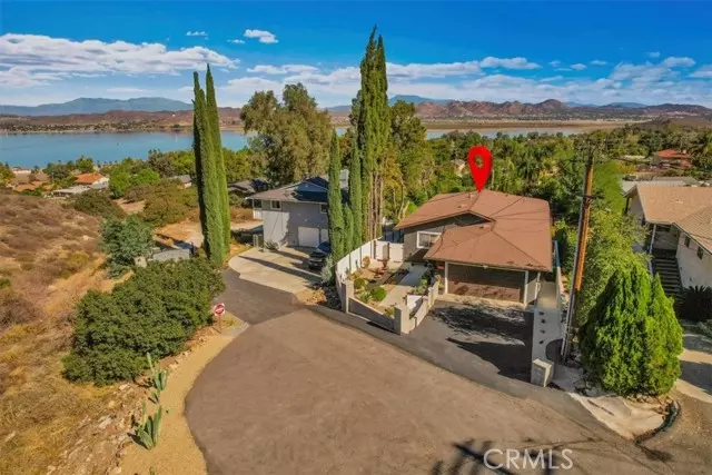 Lake Elsinore, CA 92530,33230 Hollister