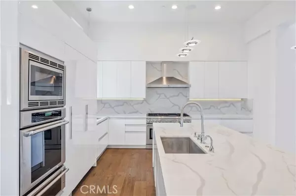 Redondo Beach, CA 90277,332 Avenue E