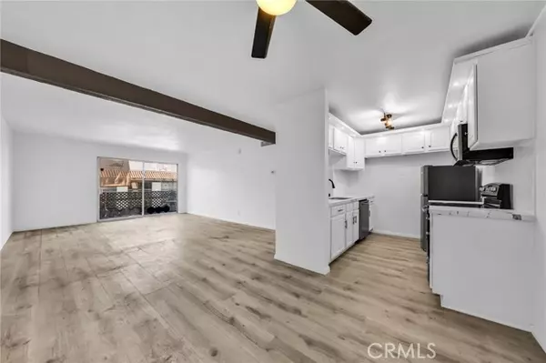 Encino, CA 91316,5460 White Oak K207