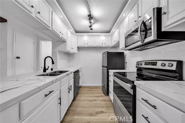 Encino, CA 91316,5460 White Oak K207