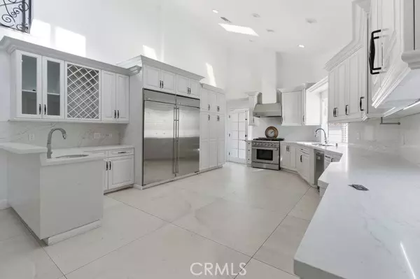 Encino, CA 91316,5048 Hesperia