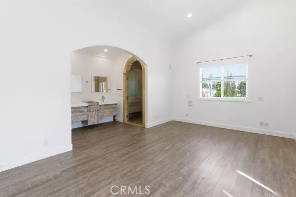 Encino, CA 91316,5048 Hesperia