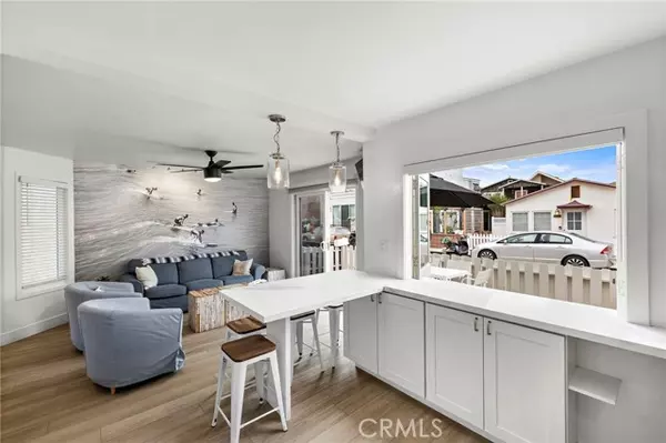 Newport Beach, CA 92663,207 40th ST