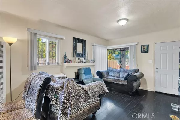 Los Angeles, CA 90003,130 E 107th