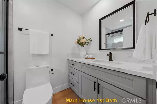 Los Angeles, CA 90068,2838 Lambert