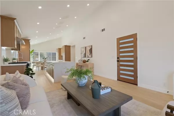 Cerritos, CA 90703,13522 Carnaby