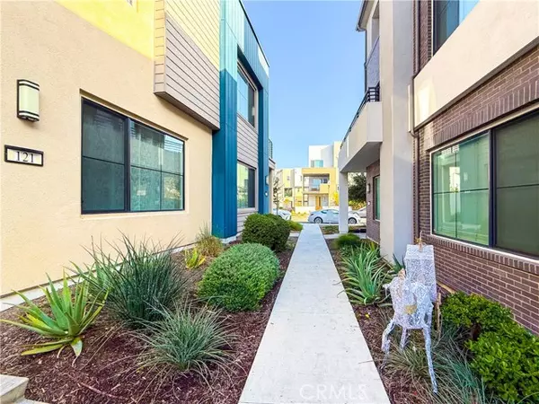 Irvine, CA 92618,121 Novel