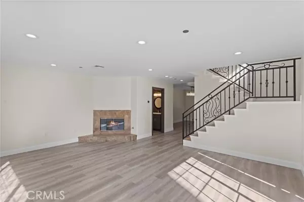 Van Nuys, CA 91411,14957 Victory 101